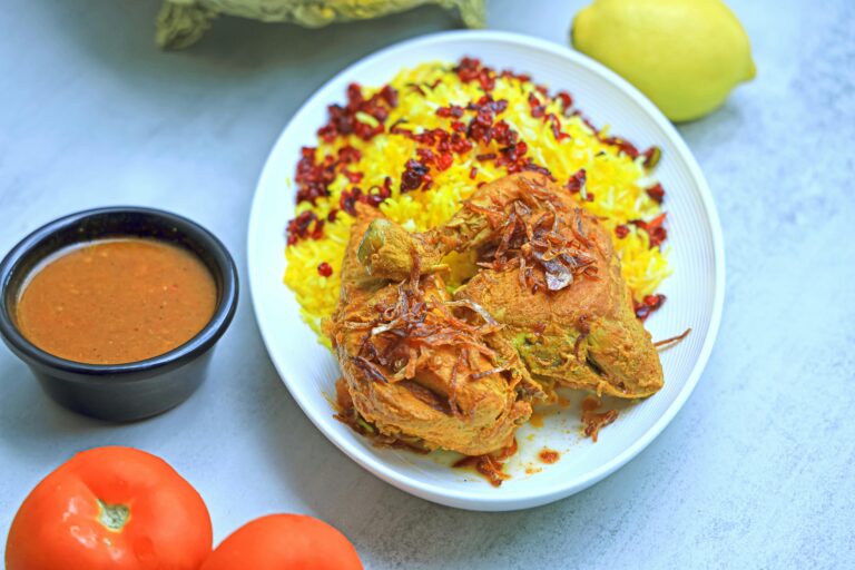 Mouth-watering chicken served with saffron rice and flavorful sauce.